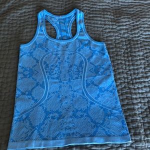 Lululemon blue tank top size 6